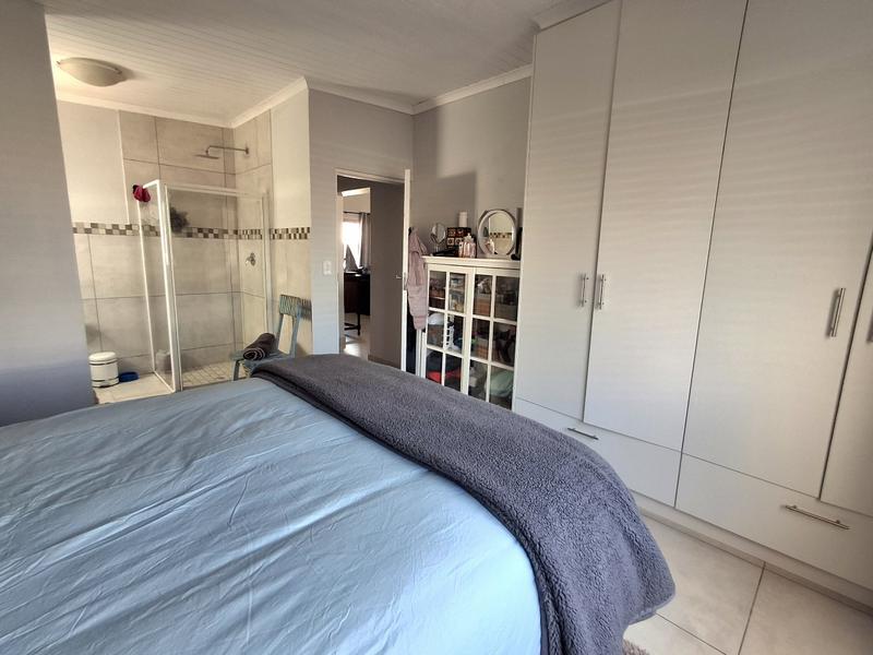 3 Bedroom Property for Sale in Britannia Bay Western Cape